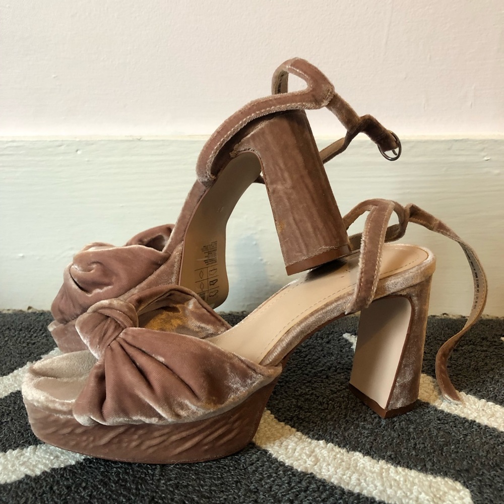 H&M  velvet heels 🌸🌺🌸🌺 size 8.5
